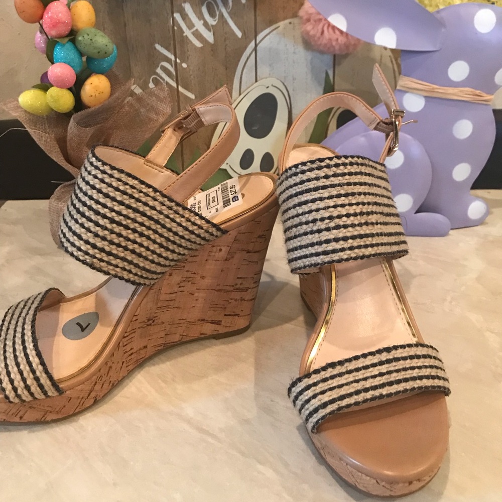 Jessica Simpson Wedges